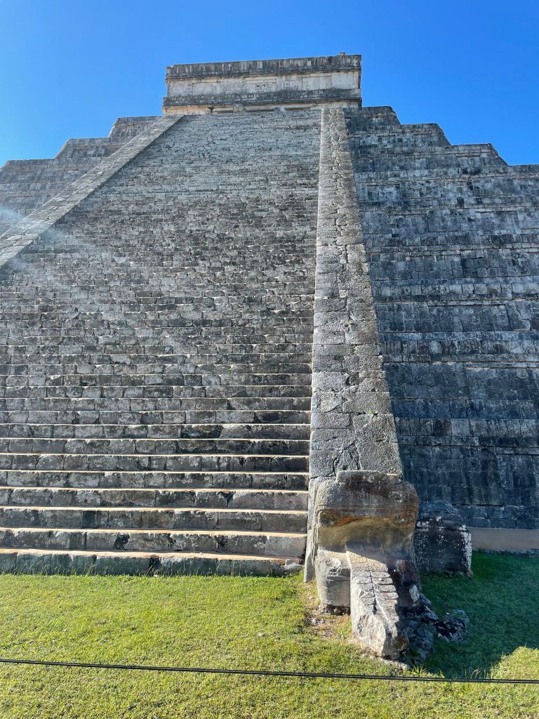 foto mayan pyramids 